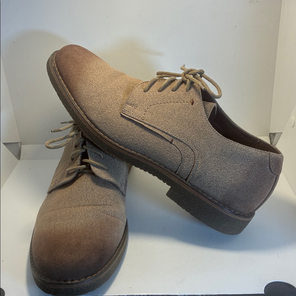 MENS OMBRÉ COLORED LACE UP LOAFER
SIZE: 11 BY X-RAY